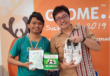 GNOME Asia 2019 attendees holding shoes